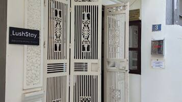 Mặt tiền nơi lưu trú