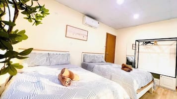 Kamar Double atau Twin Deluks, patio, pemandangan kota | Setrika/meja setrika dan Wi-Fi gratis