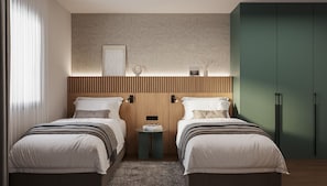 Familien-Vierbettzimmer | Minibar, Zimmersafe, Schreibtisch, schallisolierte Zimmer
