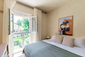 A bedroom with a bed, a window, a painting, and a lamp. - Villa Maderni Peaceful Haven by MyHomeInComo (Como)