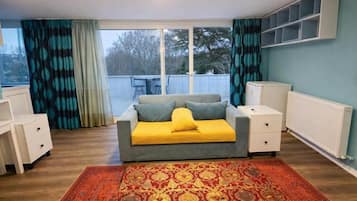 Suite Confort, vue ville | Coin séjour | Imprimantes