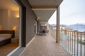 Outdoor dining - Due Stelle – Terrace Overlooking Lake Como – Musso (Musso)