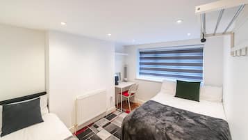 6 bedrooms, iron/ironing board, free WiFi, bed sheets