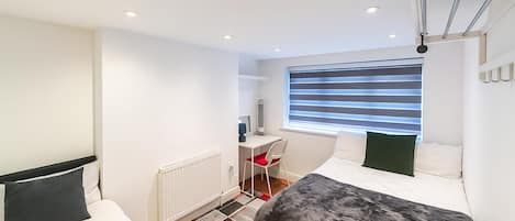 6 bedrooms, iron/ironing board, WiFi (free), bed sheets