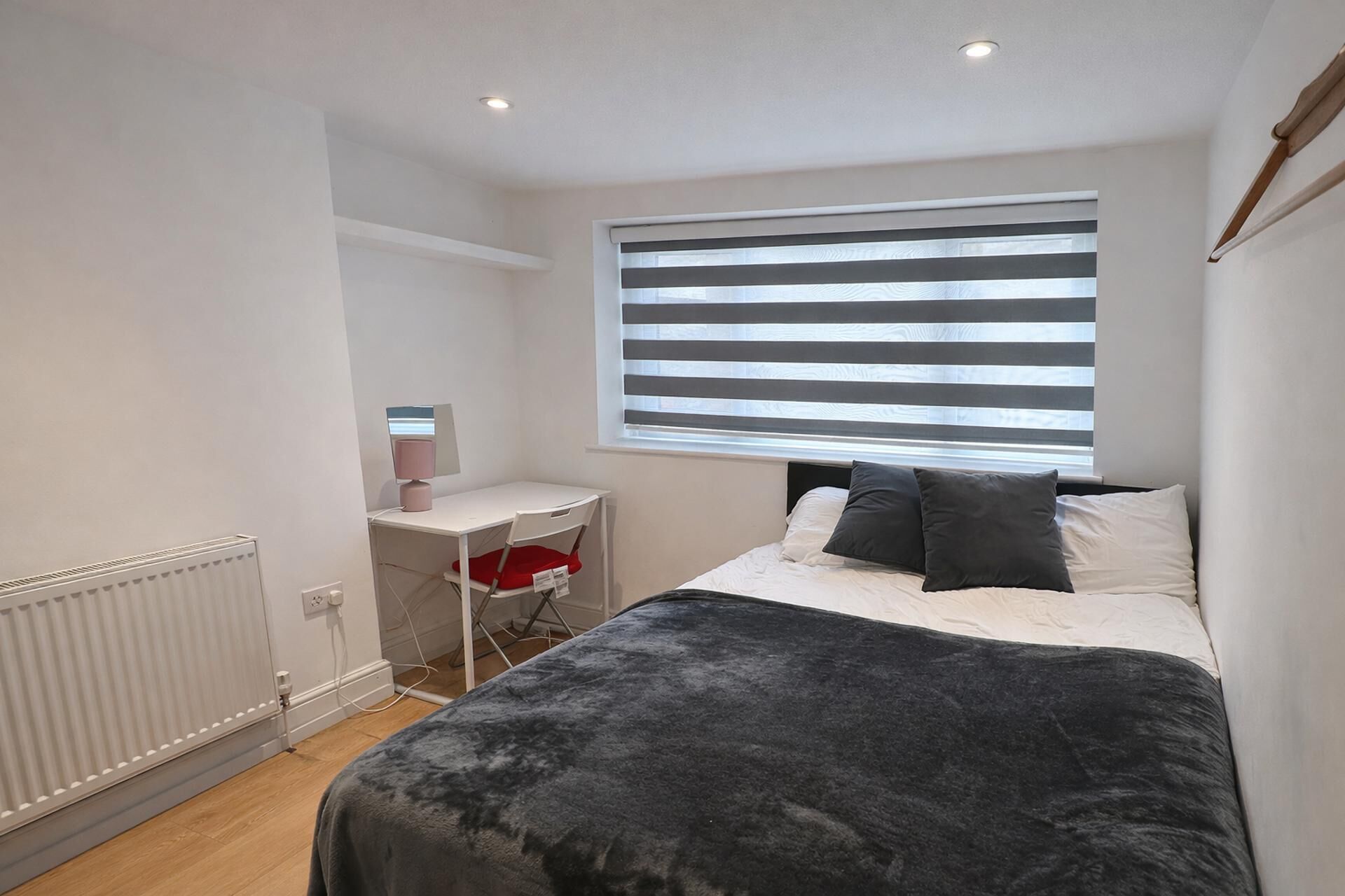 6 bedrooms, iron/ironing board, WiFi (free), bed sheets