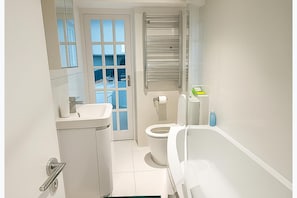 Duschwanne, Komfortbadewanne, Handtücher