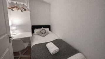 6 kamar tidur, Wi-Fi gratis, dan seprai linen