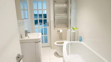 Combined shower/bathtub, deep-soaking bathtub, towels
