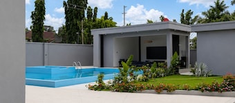 Dhahabu Suites 2 -bedroom apartment in adorable Dar es Salaam with Swimming pool