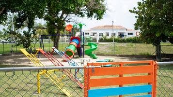 Villa, 3 chambres, patio | Espace pour enfants