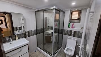 Villa, 3 Schlafzimmer, Raucher, Balkon | Badezimmer