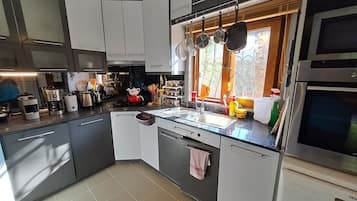 Villa, 3 Bedrooms, Smoking, Balcony | Interior
