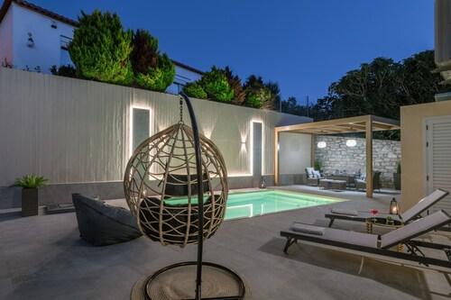 Luxury Villa Dimitra With Private Swimming Pool