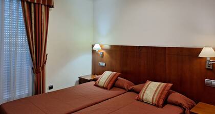 Fully furnished 1-bedroom apartment with a terrace