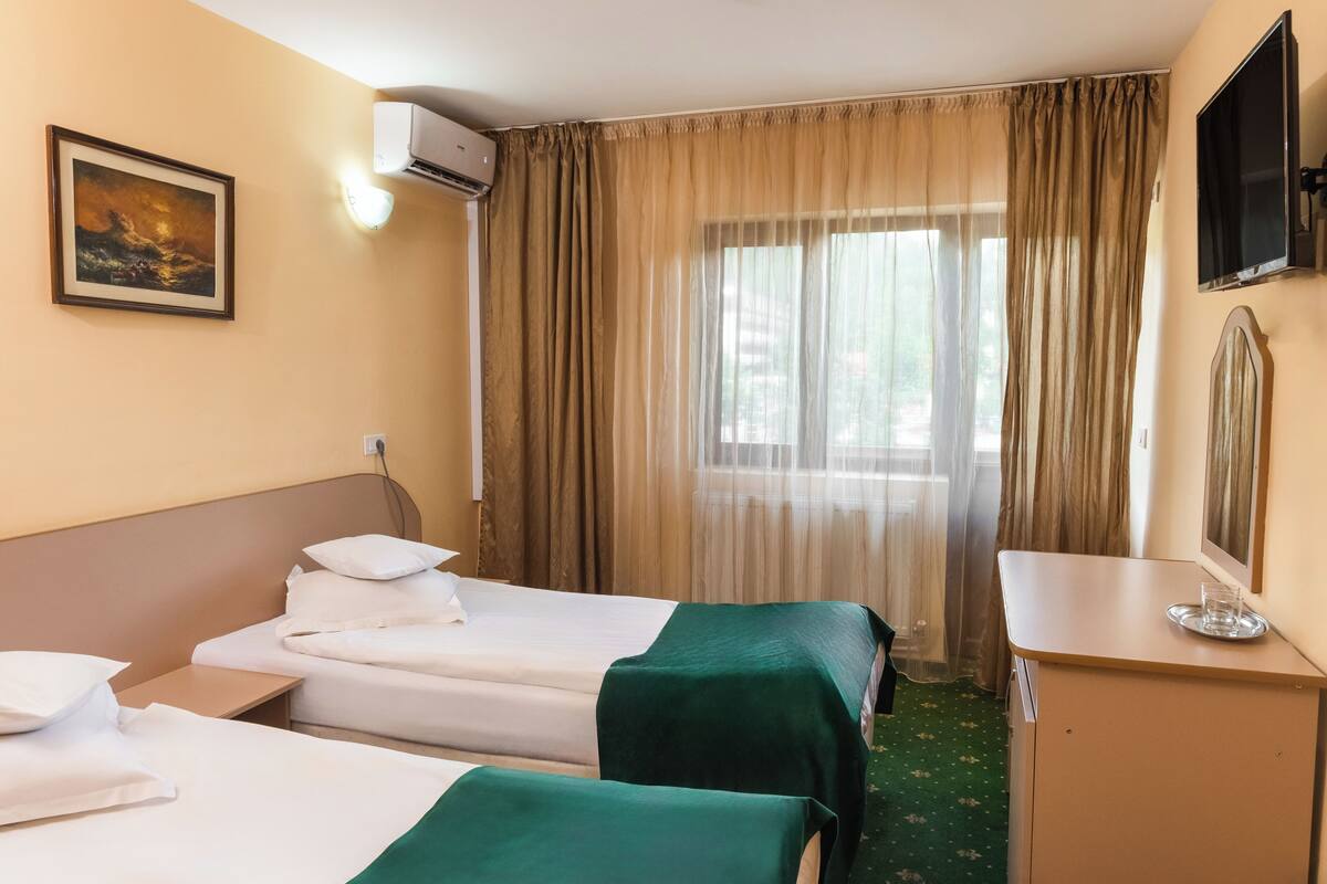 Doppel- oder Zweibettzimmer, Balkon | Schallisolierte Zimmer, kostenloses WLAN