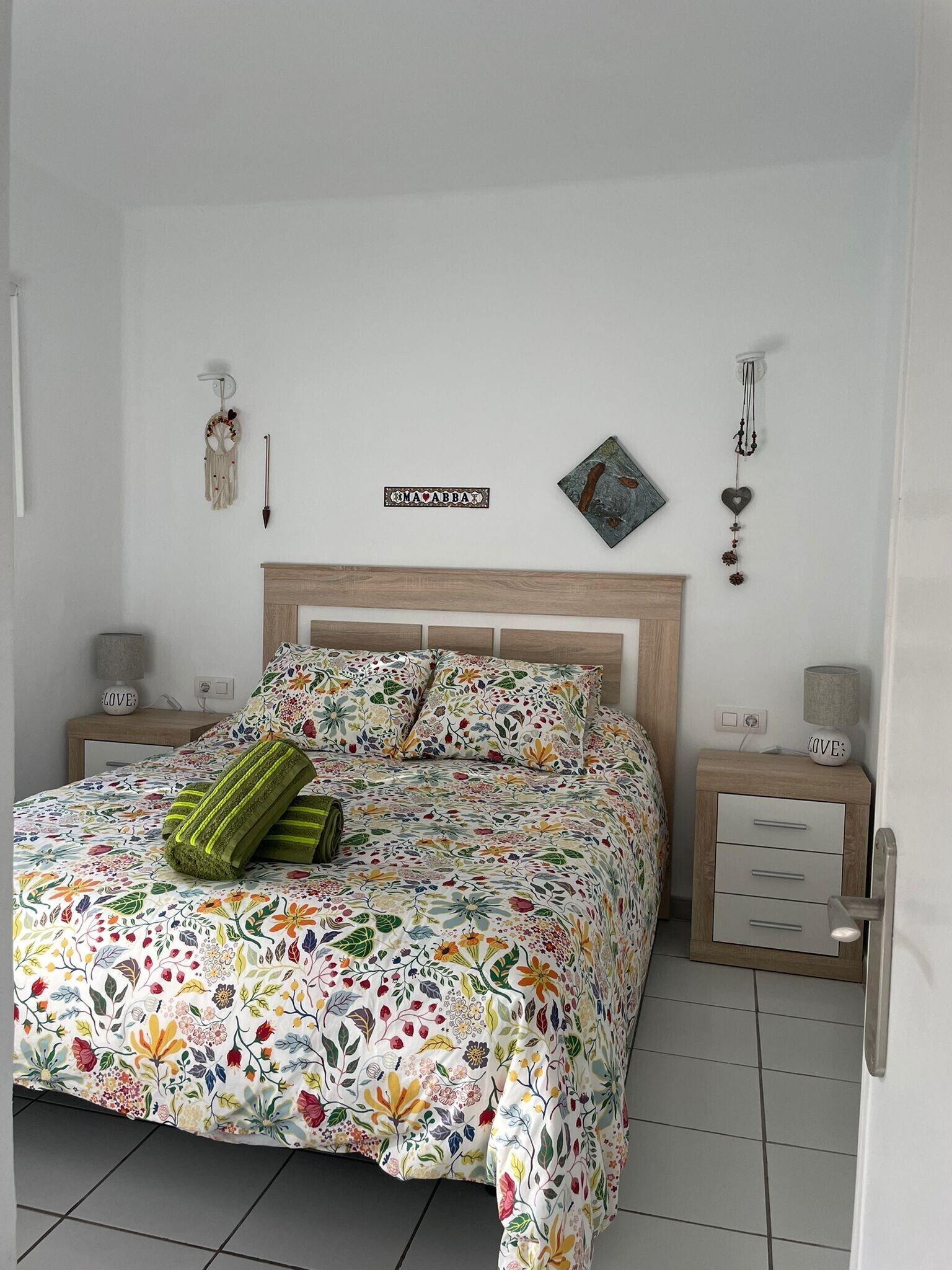 Iron/ironing board, WiFi, bed sheets