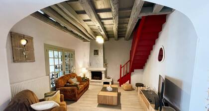 Charming house with pool and parking - 12 guests
