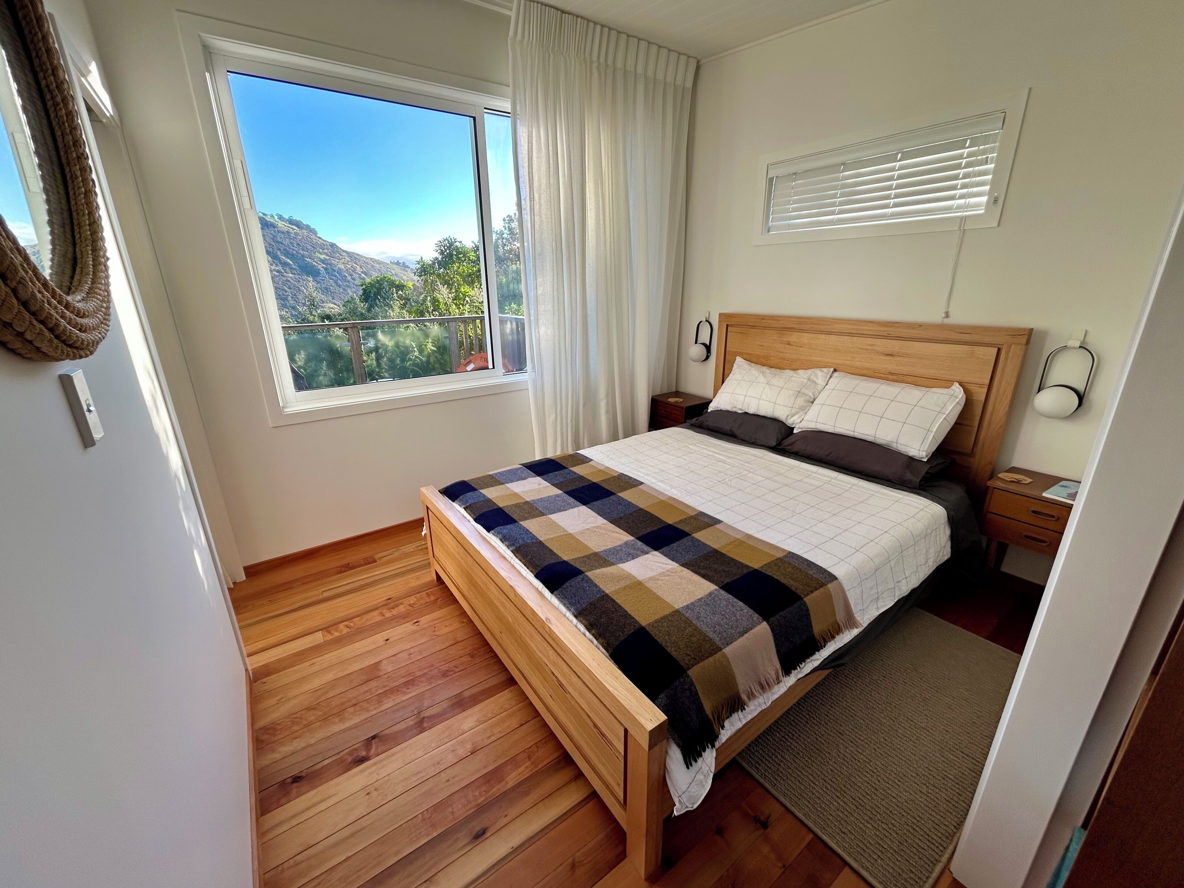2 bedrooms, bed sheets