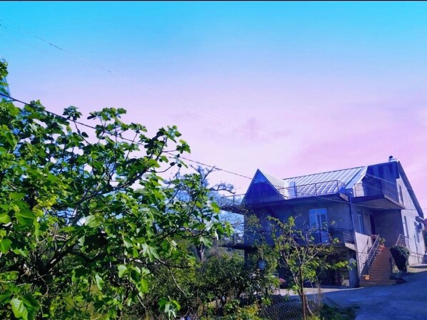 Exterior - Peaceful 3-bedroom house in Batumi perfect for relaxing getaways (BATUMI)