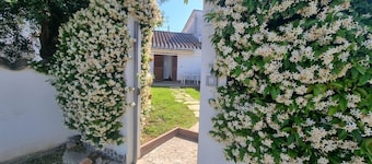 Casa Lara: Holiday Home with Private Garden and Wi-Fi