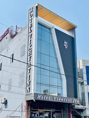 Exterior - Hotel Vikhyat Inn (Bareilly)