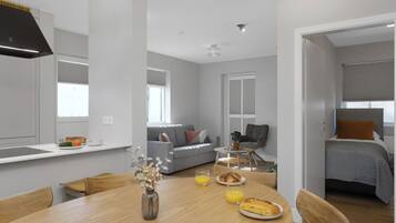 Apartment, 2 Bedrooms, Ground Floor | Dining