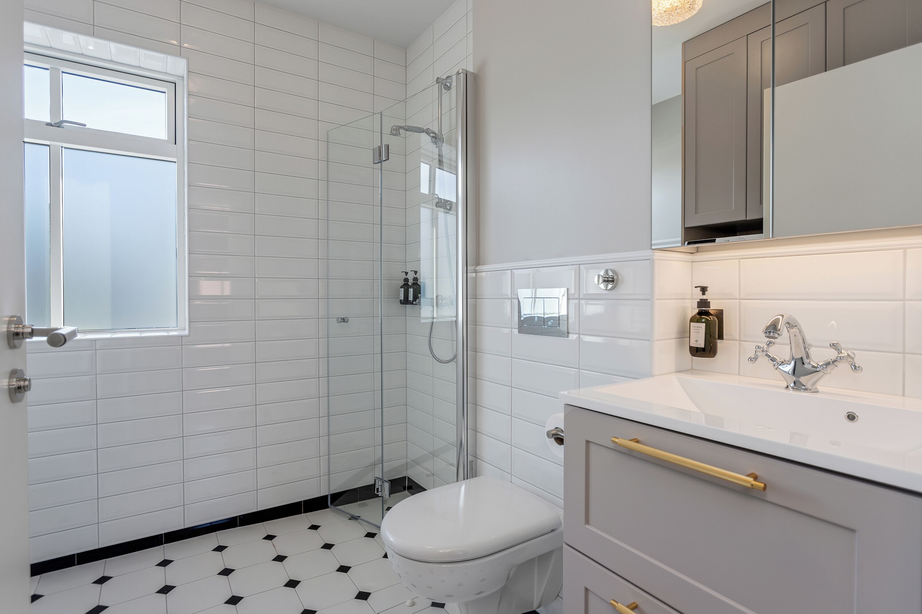 Apartment, 2 Bedrooms | Bathroom | Shower, hair dryer, towels, soap