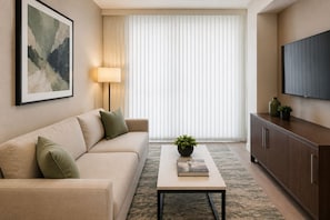 Junior Room | Living area - The Goldwyn Hotel & Suites (Toronto)