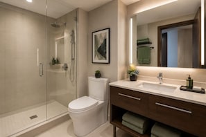 Junior Room | Bathroom | Free toiletries, hair dryer, towels, soap - The Goldwyn Hotel & Suites (Toronto)