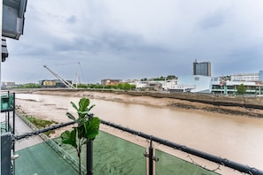 House - The Riverside Haven City Centre Parking (Newport)