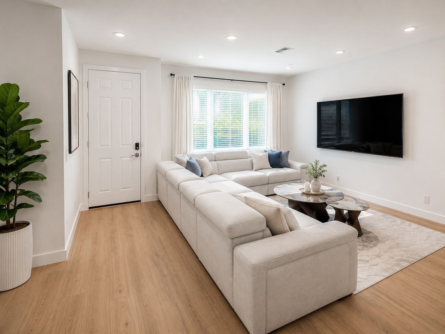 Furnished Spacious 3-bedroom House With Ev Charger Garage Ac/heat In Ventura - Ventura, CA