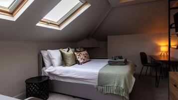 Desk, iron/ironing board, WiFi, bed sheets