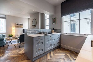 Interior - Central, Secure Parking and High-end (Nottingham)
