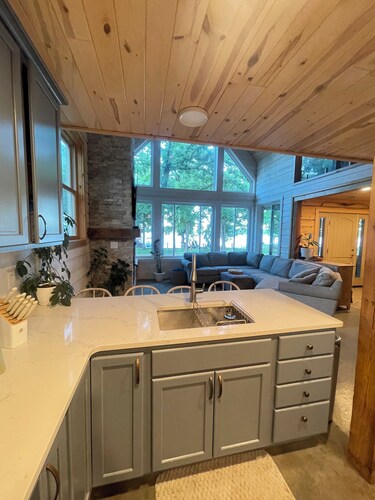 Adorable Lakeside Cabin w/ Private Sandy Beach to Enjoy the Sunrise