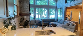 Adorable Lakeside Cabin w/ Private Sandy Beach to Enjoy the Sunrise