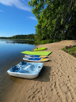 Sun-loungers, beach towels - Adorable Lakeside Cabin w/ Private Sandy Beach to Enjoy the Sunrise (Menahga)