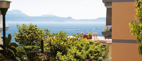 Apartment (2 Bedrooms) | Water view