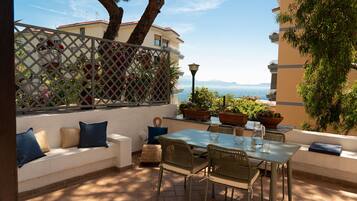 Apartment (2 Bedrooms) | Terrace/patio