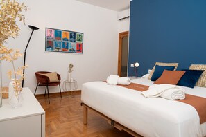 2 habitaciones, tabla de planchar con plancha y ropa de cama 