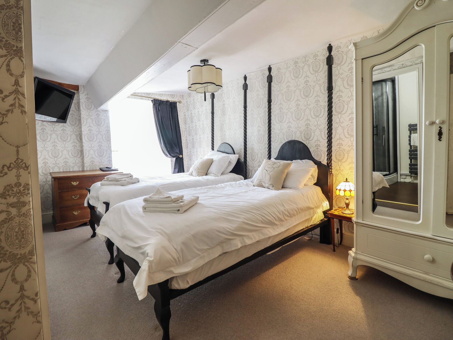 10 bedrooms, WiFi (free), individually decorated, individually furnished