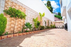 Terrace/patio - Spacious Family Retreat with Private Garden – Comfort in a Central Location (Tangier)