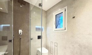 Dusche, Handtücher, Toilettenpapier