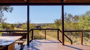 Family Cabin | Outdoor dining