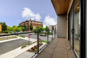 Property grounds - Peak and Pint | Perched Above Old Mill with Mountain Views & Walkable Bend Location (Bend)