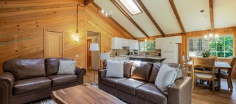 12 East Park Lane | Sunriver Family Retreat w/Garage, AC, Room to Relax & 8 SHARC Passes