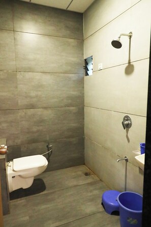 Deluxe Room, Balcony, Garden View | Bathroom - The Sham Farm & Resort (Junagadh)
