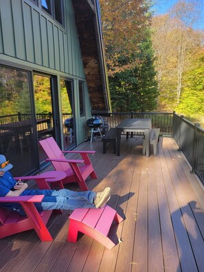 Outdoor dining - Fort Rondaxe in Old Forge. A perfect home base for your Adirondack adventures! (Old Forge)