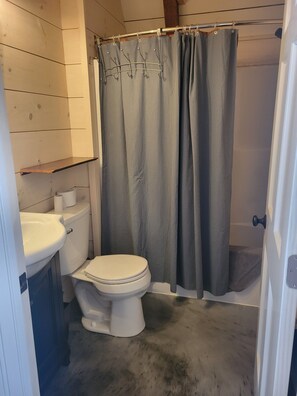 Bathroom - Fort Rondaxe in Old Forge. A perfect home base for your Adirondack adventures! (Old Forge)