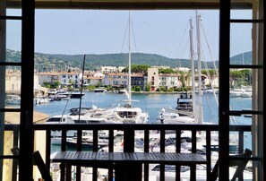 Interior - Studio in the heart of Port Grimaud, 7 minutes from the beach + gorgeous view (Grimaud)