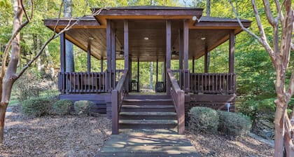 New! 2 bedroom/2 bath water access cabin at Lake Martin! Sleeps 8!